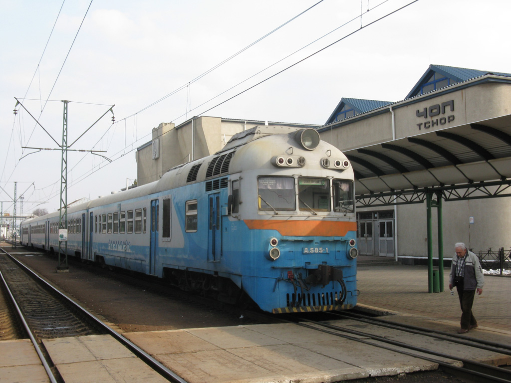 Kárpátalja ezúttal is Csap állomáson köszönti a vonat utasait, ahol szintén magyar vonatot láthatunk, mégpedig Ganz D1-est
